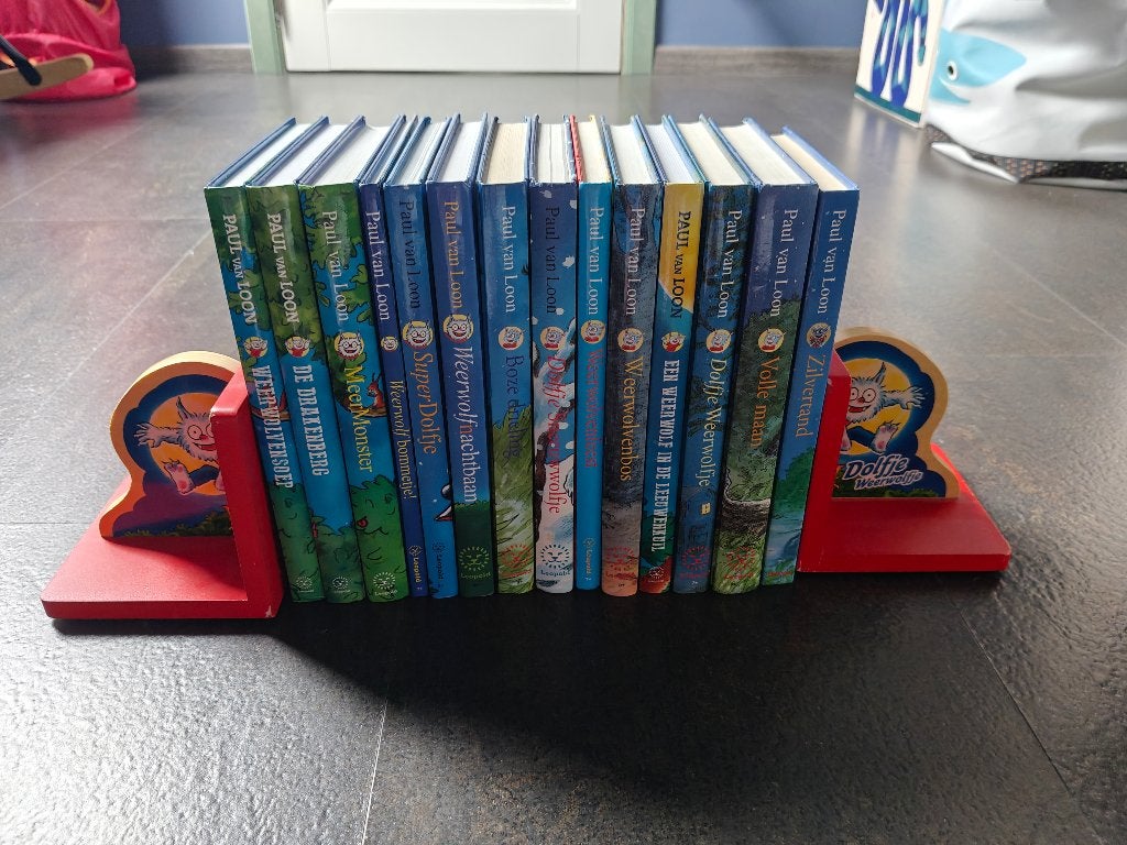 14 boeken Dolfje Weerwolfje Paul van Loon + Boekensteunen, Ophalen of Verzenden, Zo goed als nieuw, Paul van Loon, Fictie algemeen
