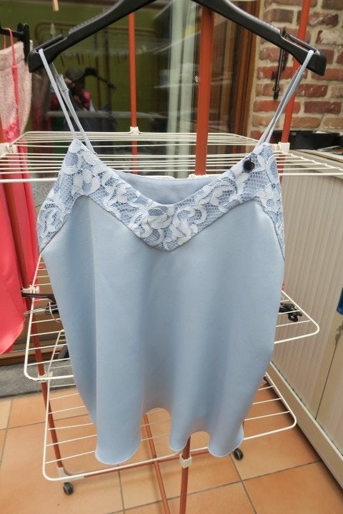 Topje nieuw blauw kant La Pomme de Loveley mt 42, La Pomme de Loveley, Enlèvement ou Envoi, Bleu, Taille 42/44 (L)