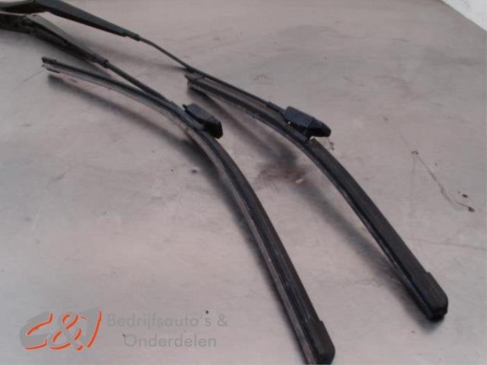 Kit de bras d'essuie-glace d'un Volkswagen Caddy, Volkswagen, -, 3 mois de garantie, Utilisé