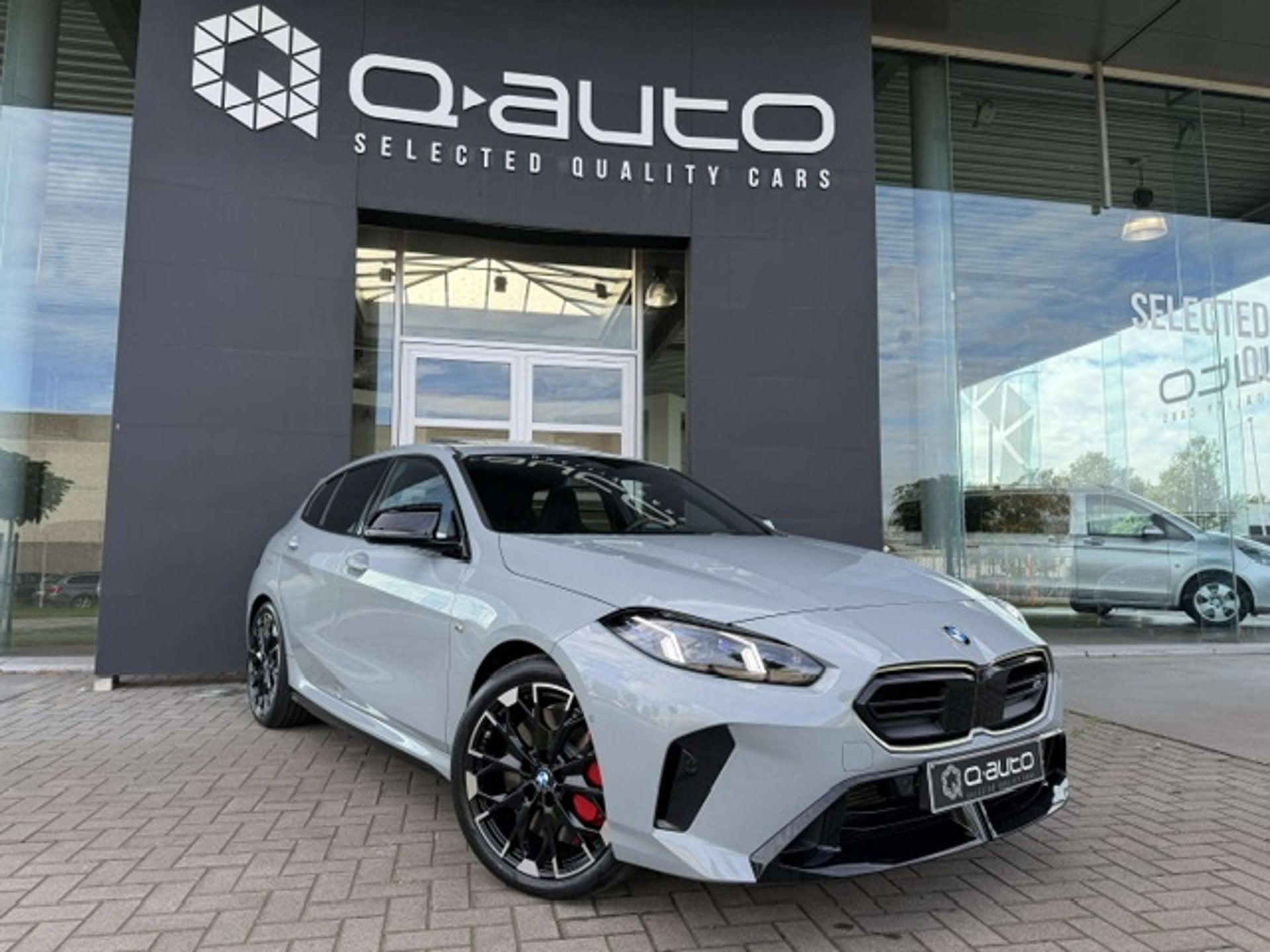 BMW 135 iM X-Drive Pro / Pano Dak / Wide Screen / HUD / H&K, Auto's, Automaat, 1 Reeks, Gebruikt, Zwart