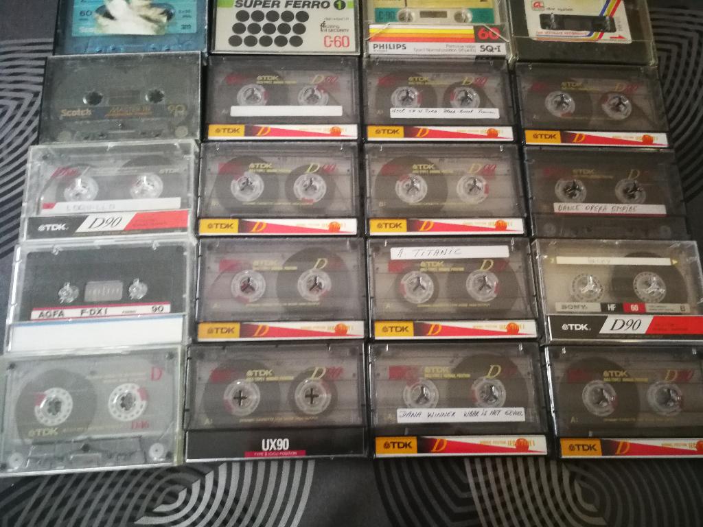 30 voorbespeelde cassettes type I, Cd's en Dvd's, Cassettebandjes, Ophalen, Gebruikt, 26 bandjes of meer, Voorbespeeld