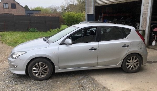 HYUNDAI i30, Autos, Hyundai, Argent ou Gris, Boîte manuelle, Noir, 5 portes
