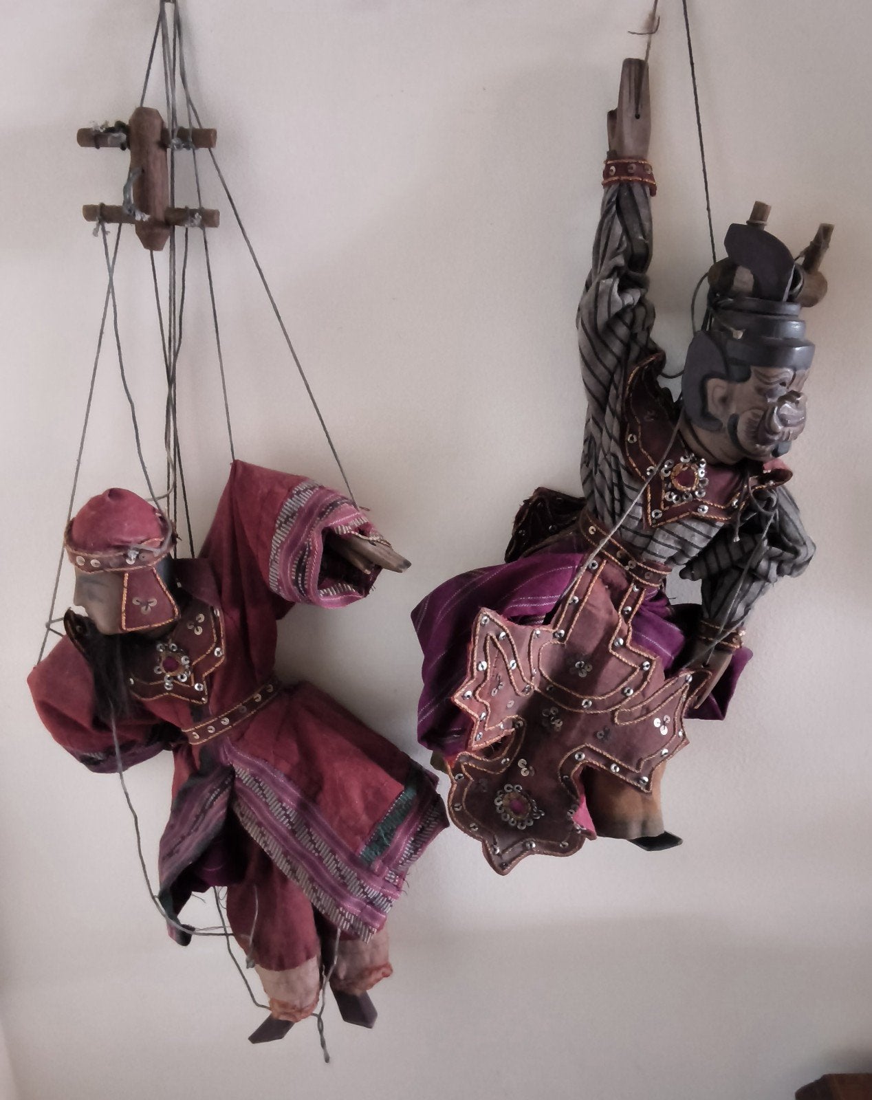 2 marionnettes  Népalaise, Enlèvement