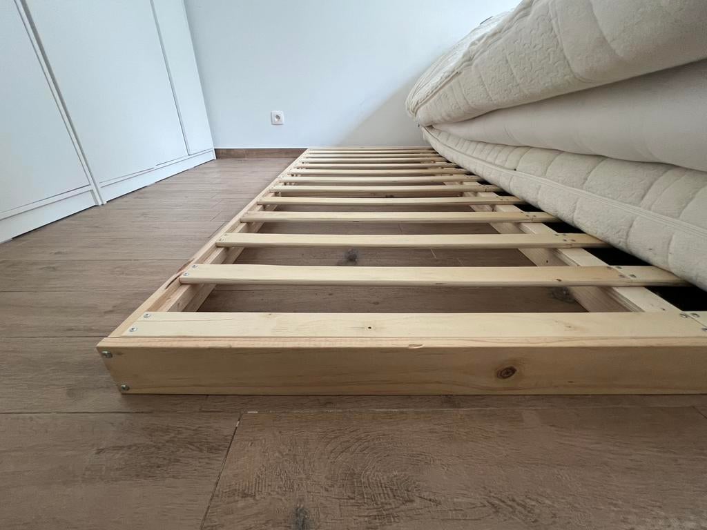 Cadre de lit en bois (à peine utilisé ! !) 160 x 200, Enlèvement, Comme neuf, Bois