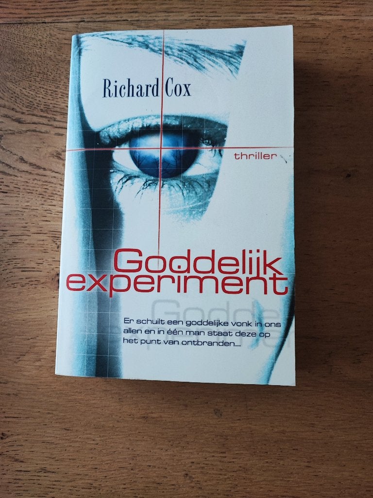 Richard Cox - Goddelijk Experiment, Boeken, Romans, Gelezen, Ophalen of Verzenden