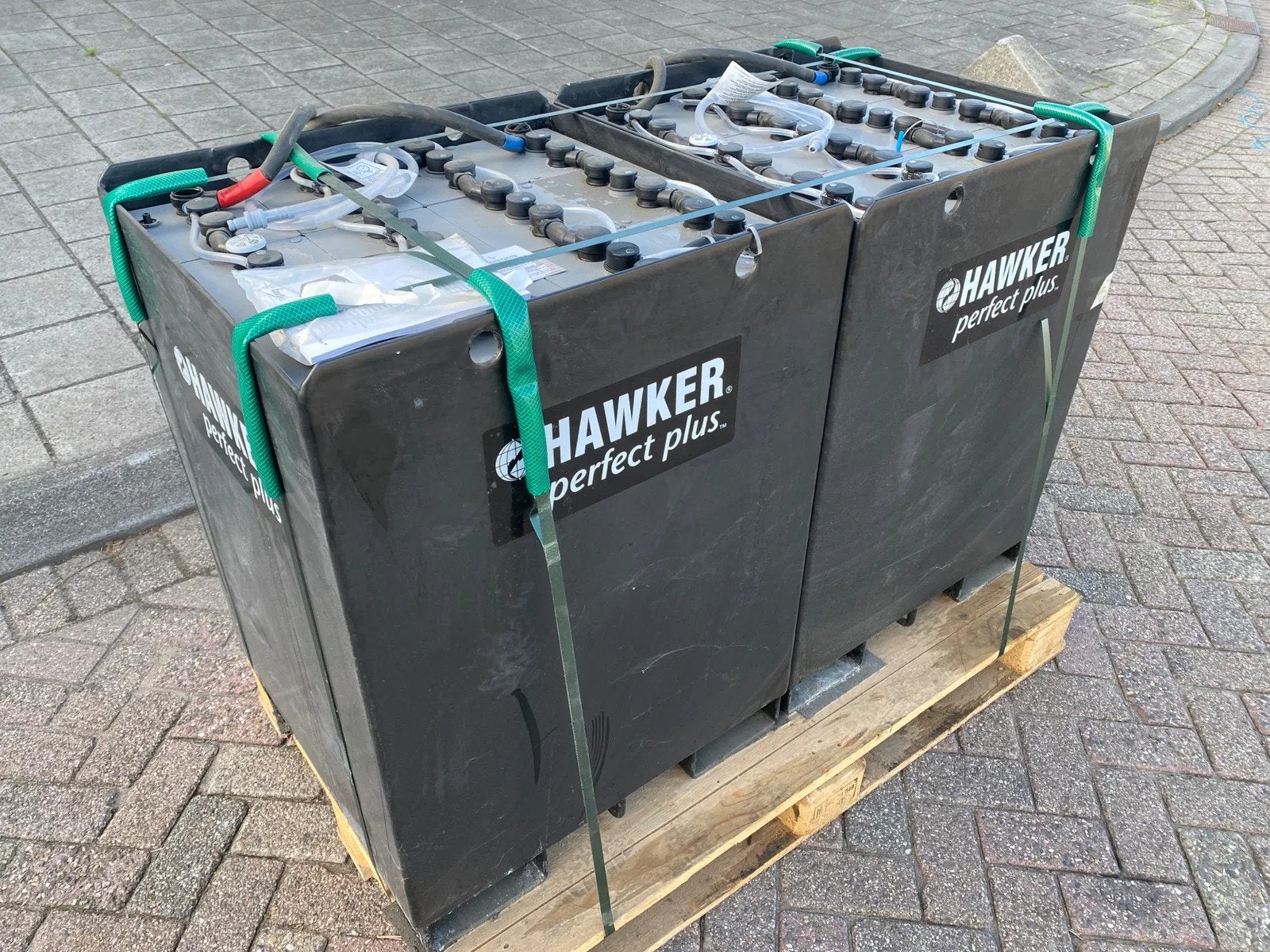 Hawker 48/ 24v 1240aH ZO GOED ALS NIEUWE BATTERIJ / HEFTRUCK, HAWKER, Marconistraat 2
3133 KL  Vlaardingen, NL, Heftruck, Overige aandrijving