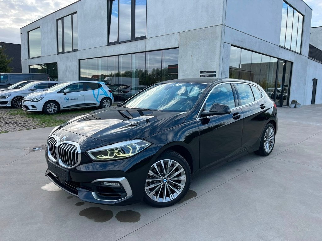 BMW 116i 2021 Luxury Line/benzine/LED/Leder/17”/Garantie, Auto's, Voorwielaandrijving, Dealer onderhouden, 1 Reeks, https://public.car-pass.be/vhr/7d85e9ce-d2c1-4580-a3e8-d0fbcc3a5927