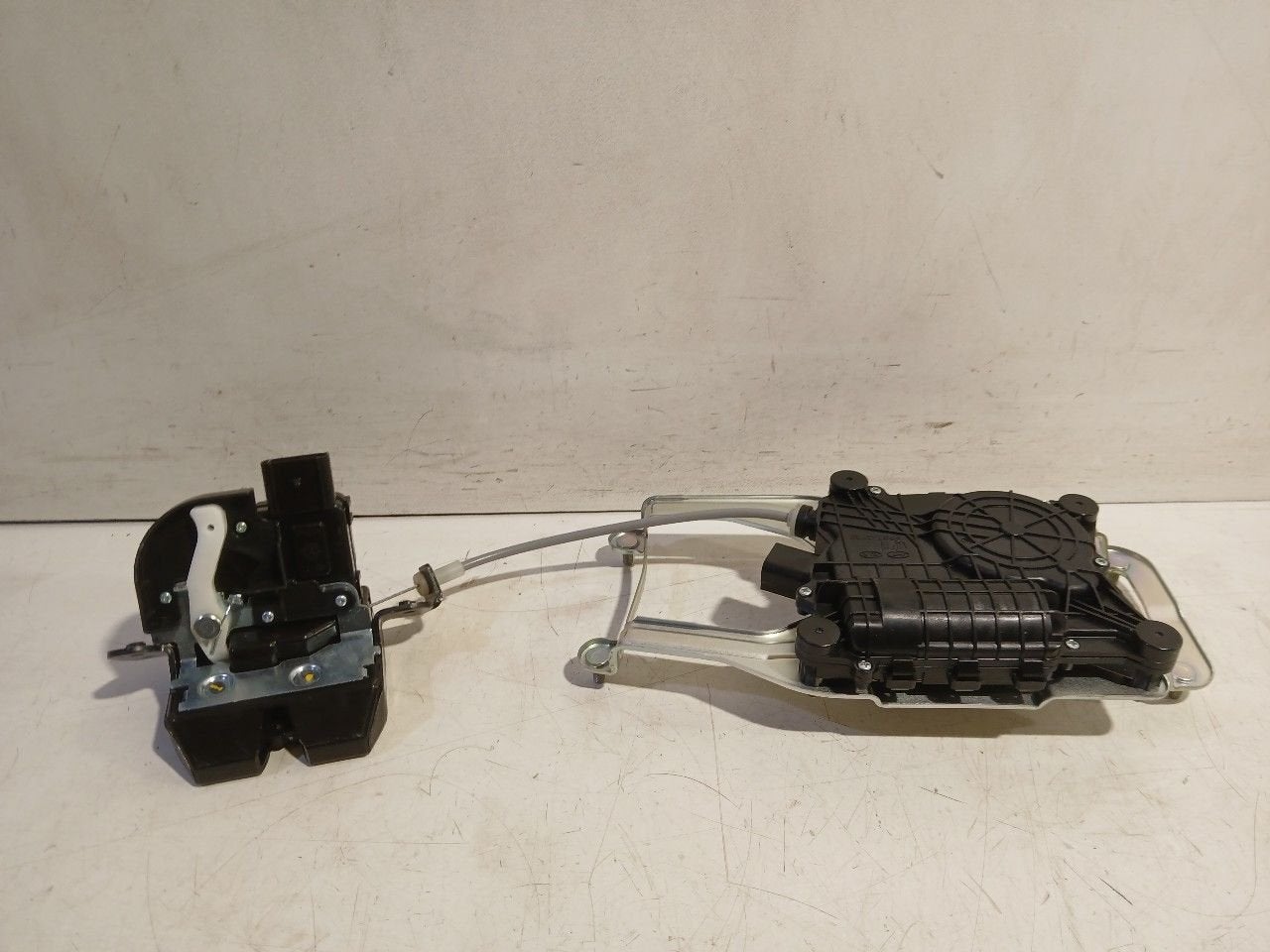 Slot mechaniek kofferdeksel achterklep elektrisch Hyundai Ne, Onderdelen@venauto.nl, Van der Ven Autorecycling B.V., Gebruikt