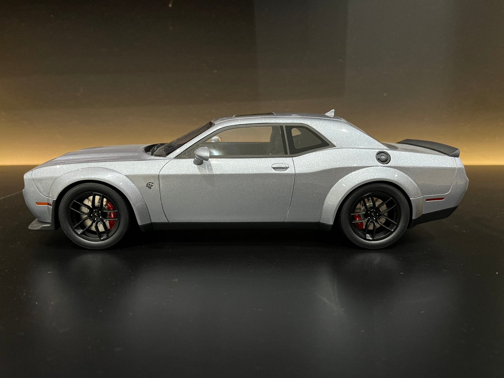 1/18 Dodge Challenger SRT Hellcat, Enlèvement ou Envoi, Comme neuf