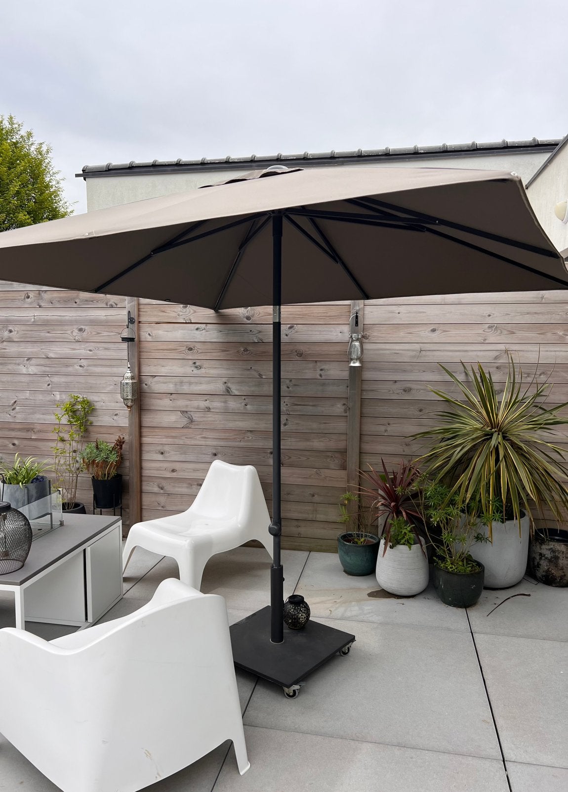 Parasol haut de gamme Jardinico avec socle et housse, Jardin & Terrasse, Parasols, Enlèvement, Comme neuf