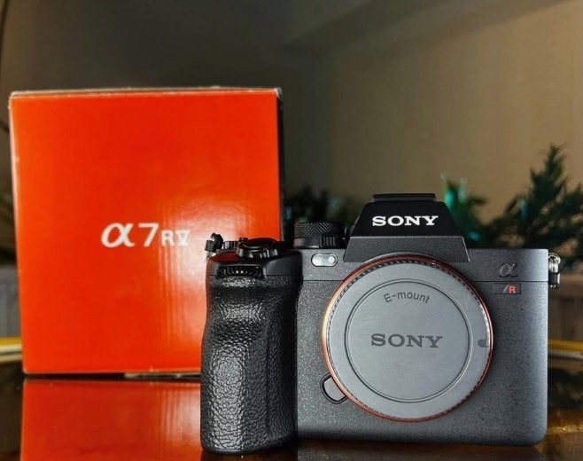 Sony A7 RV Etat neuf sous garantie, TV, Hi-fi & Vidéo, Appareils photo numériques, Enlèvement, Neuf, 61 Mégapixel, Sony