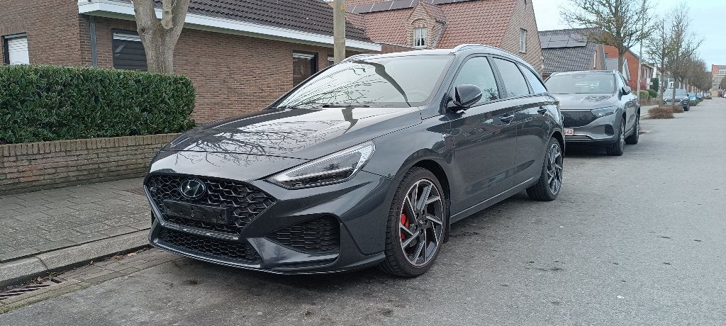 Hyundai i301.5 SKY nLine 48V Hybride léger 19200 km 05/2023, Autos, Achat, Euro 6, Autres couleurs, Noir