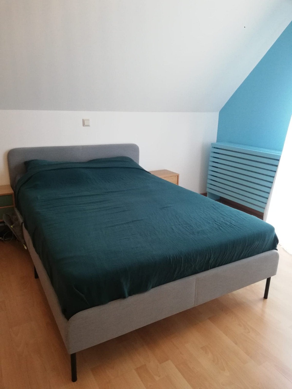 IKEA SLATTUM bed 140x200, Enlèvement, Gris, Tissu