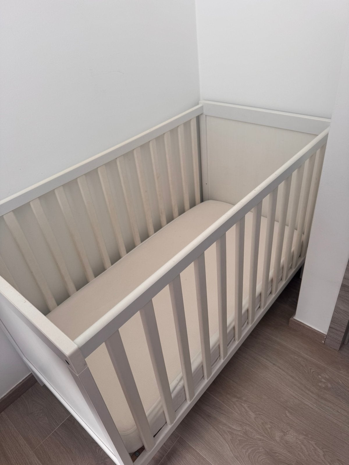 Babybed met matras, Kinderen en Baby's, Kinderkamer | Complete kinderkamers, Ophalen, Gebruikt, Jongetje of Meisje