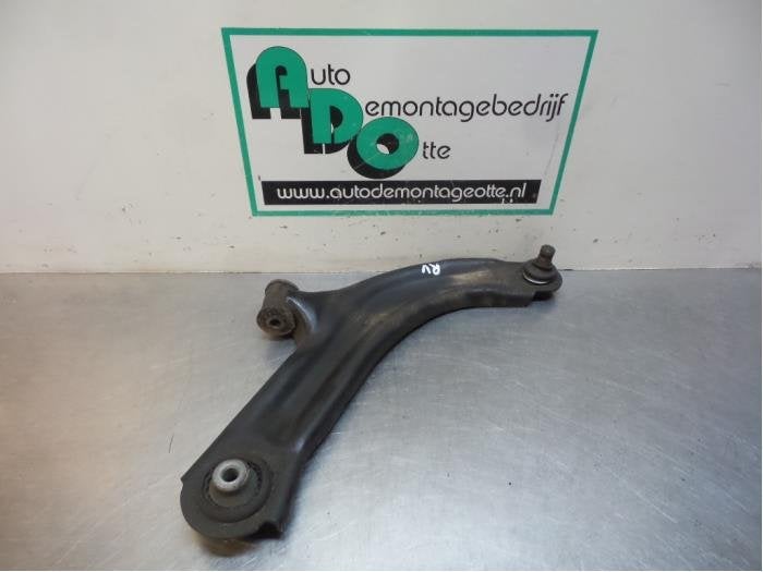 Draagarm rechts-voor van een Renault Clio (Clio 3 06-), Auto-onderdelen, Ophanging en Onderstel, Renault, Gebruikt, 3 maanden garantie