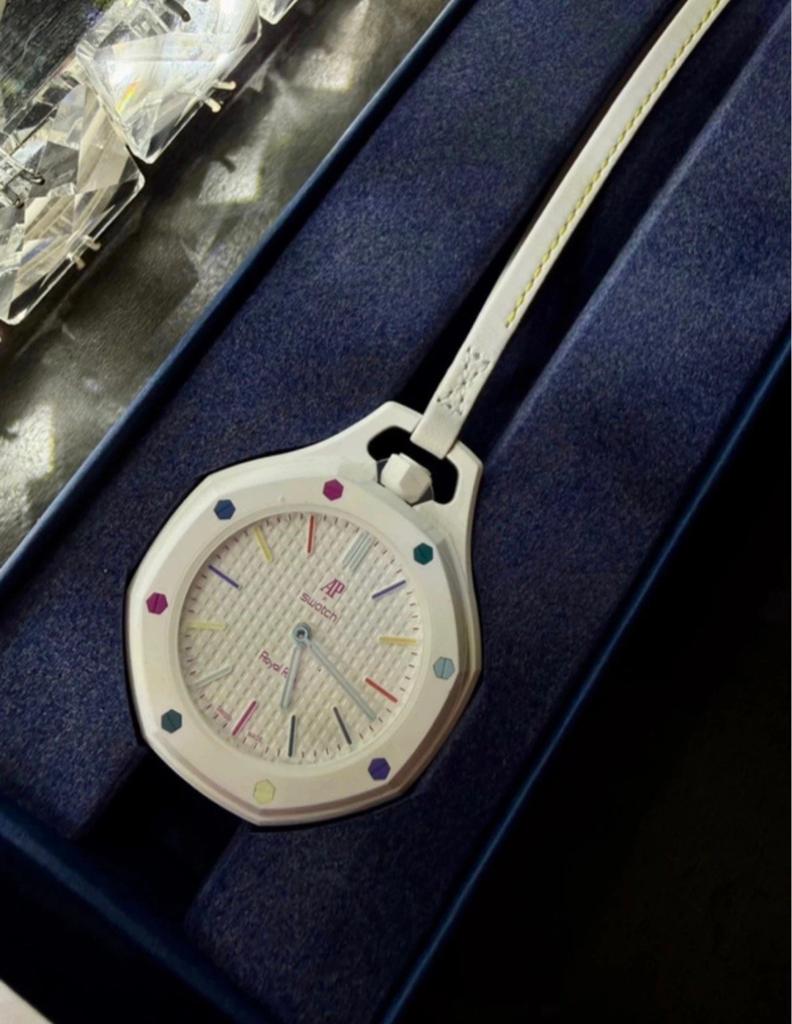 Swatch  Audemars Piguet - Huit Blanc Royal Pop, Ophalen of Verzenden