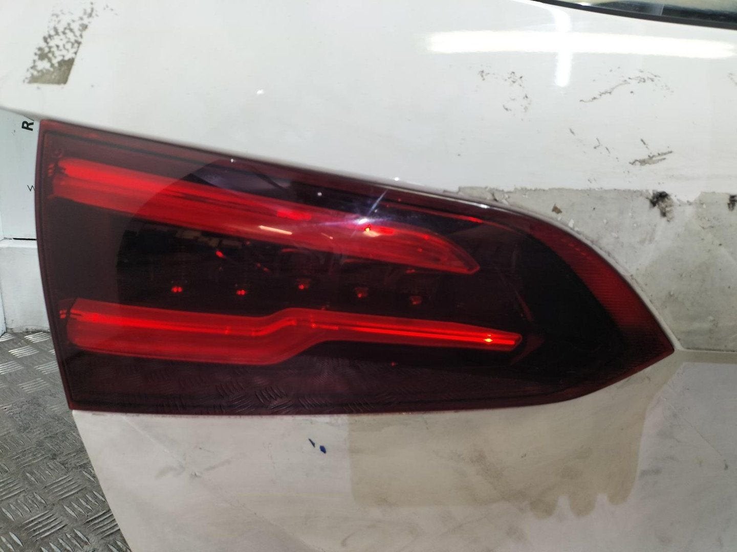 MERCEDES B CLASS W247 B200 D  ACHTERLICHT L 2022, Enlèvement ou Envoi, Utilisé, ARN reconnu