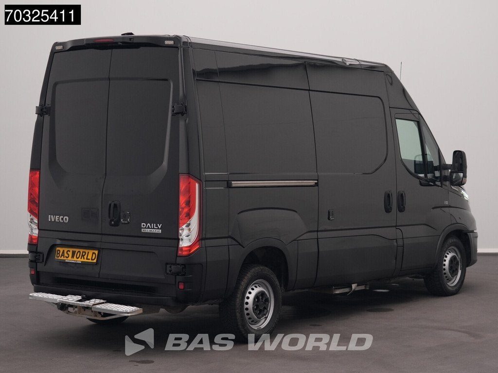 Iveco Daily 35S18 3.0L Automaat L2H2 3,5t Trekhaak ACC LED N, Automaat, Stof, Gebruikt, Euro 6
