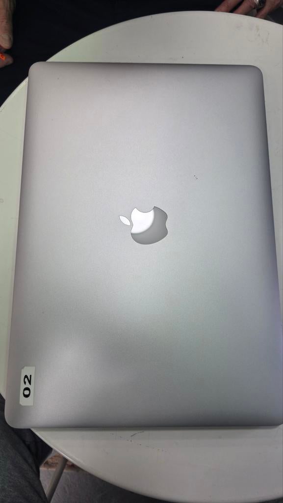 Apple mac book, Enlèvement