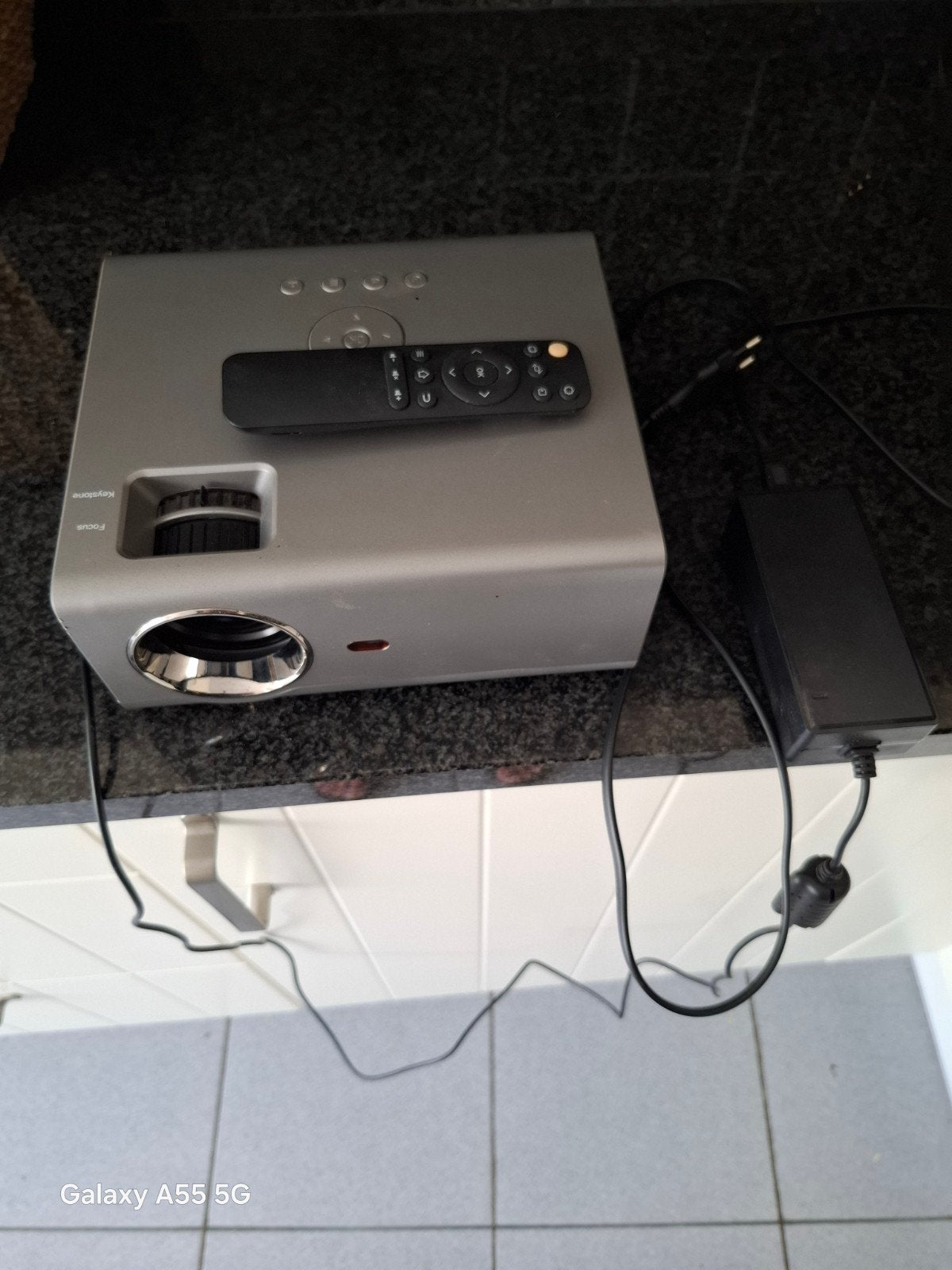 Beamer als nieuw, TV, Hi-fi & Vidéo, Accessoires pour projecteurs, Enlèvement, Comme neuf