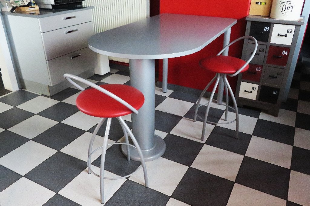 Tafel met 2 krukjes in goede staat - L1.50m B 80cm H 90cm, Huis en Inrichting, Tafels | Eettafels, Gebruikt, 100 tot 150 cm, Tot twee personen