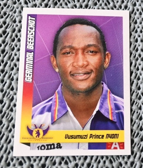 Panini Football 2011 Germinal Beerschot / Prince Nyoni, Verzamelen, Sportartikelen en Voetbal, Verzenden, Nieuw, Poster, Plaatje of Sticker