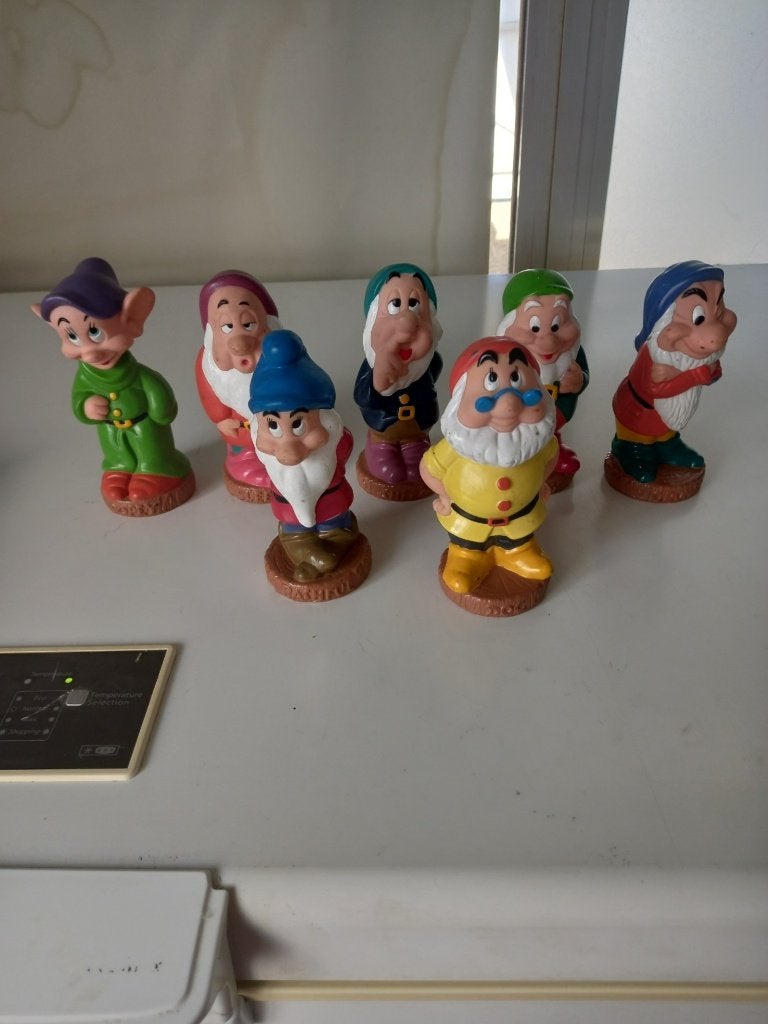 7 nains disney anciens en bon etat hauteur de 13,5 cm, Enlèvement