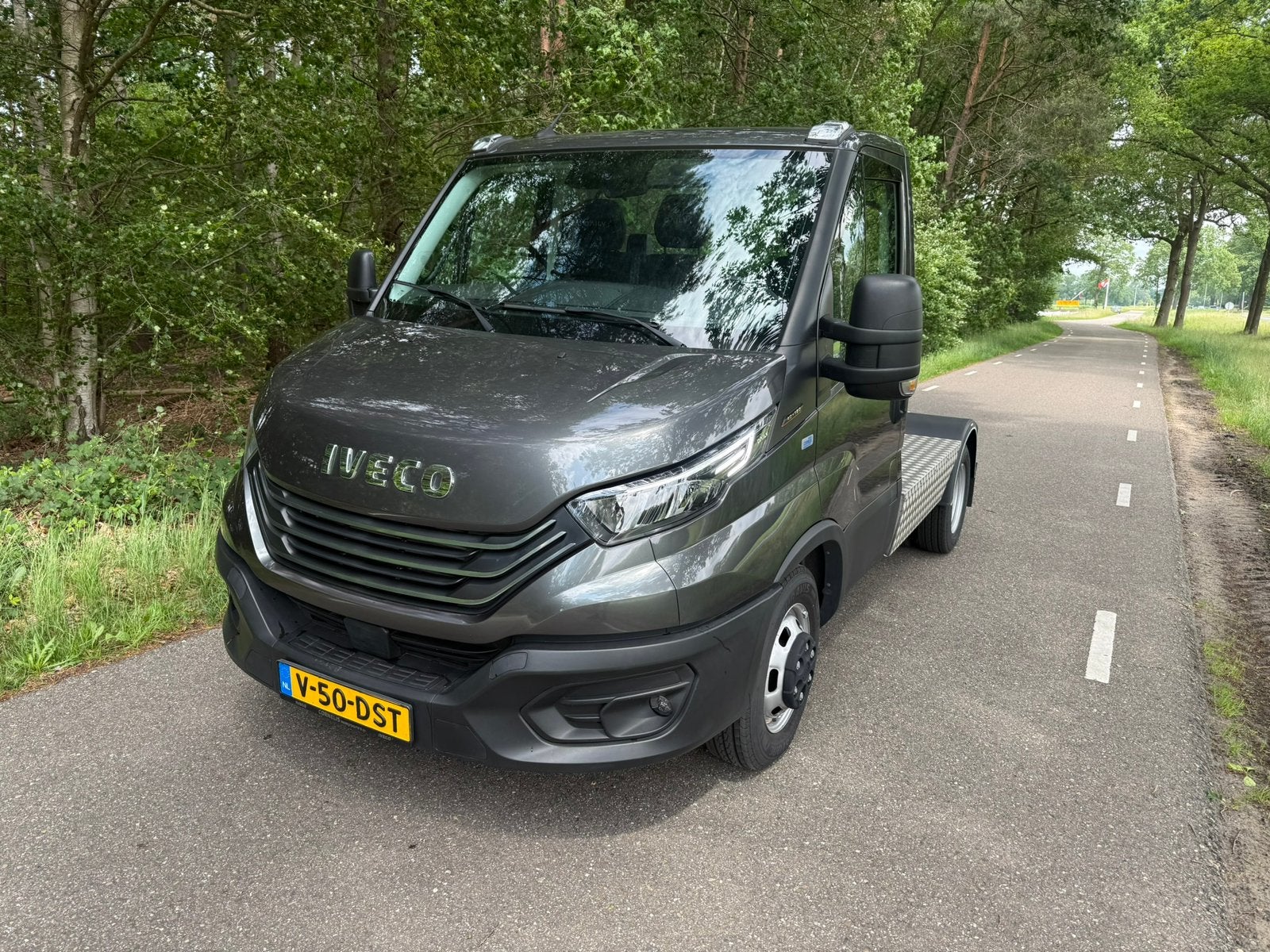 Iveco Daily 40C 2024 trekker / traktor / tractor, Autos, Camionnettes & Utilitaires, Achat, Entreprise, 4 cylindres, 3 places