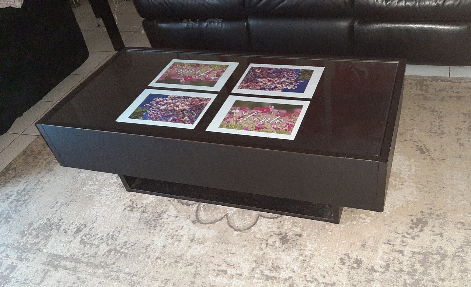 Salontafel met 2 glazen blad er op en 2 grote schuiven., Huis en Inrichting, Tafels | Salontafels, Ophalen, Zo goed als nieuw