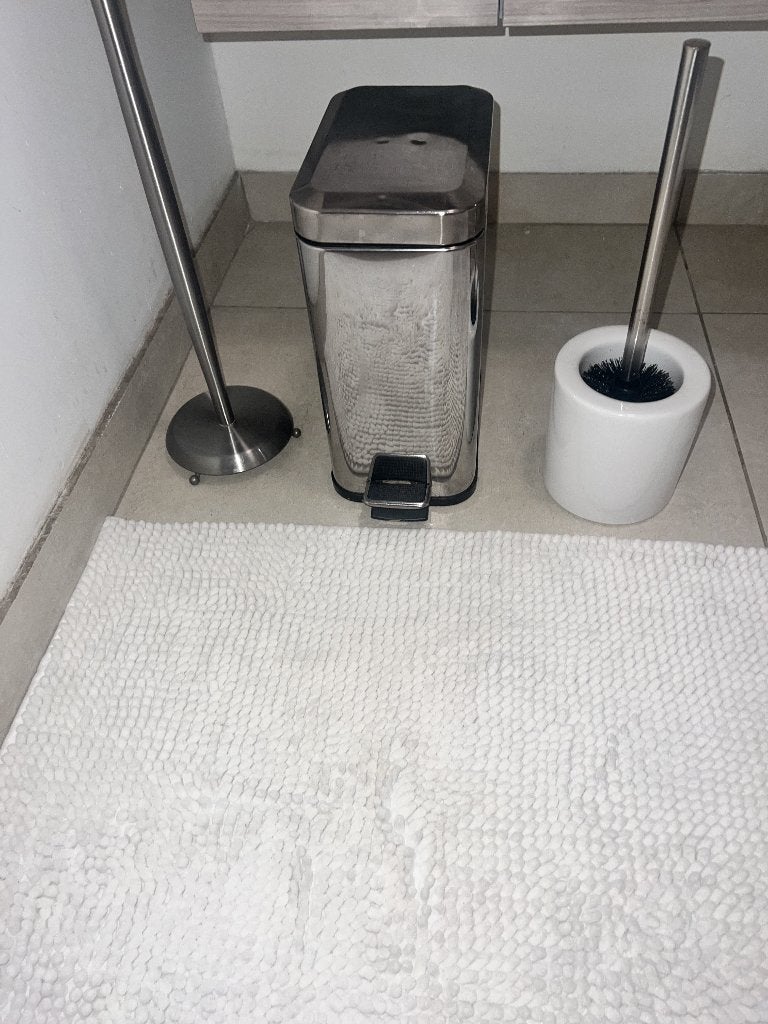 Tapis, brosse WC, poubelle, panier à linge, porte-papier, Enlèvement, Utilisé, Blanc, Tapis de bain