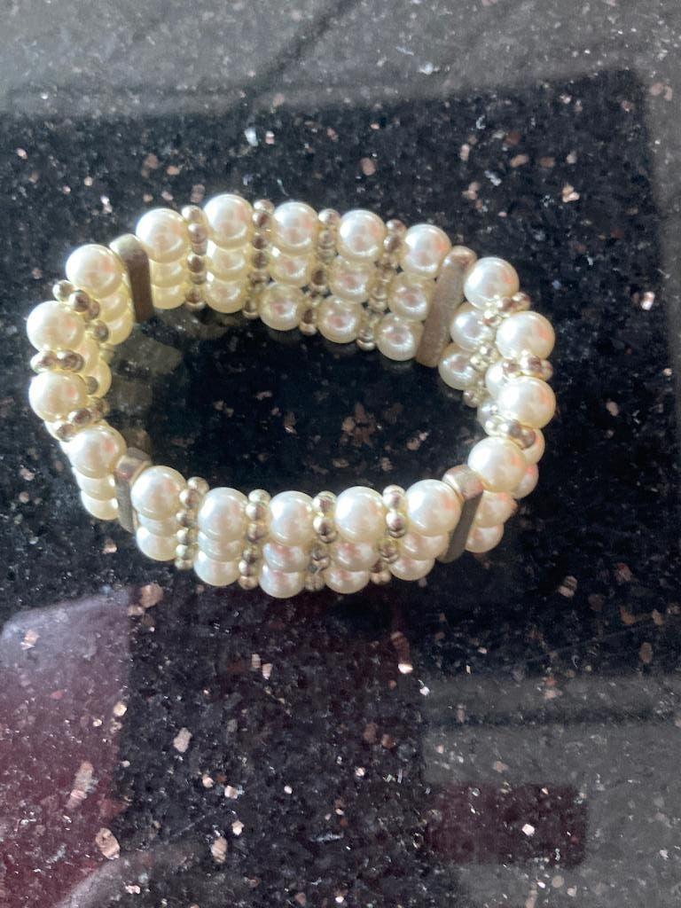 Fantasie-armband met parels. Zeer goede staat, Ophalen of Verzenden, Zo goed als nieuw, Wit