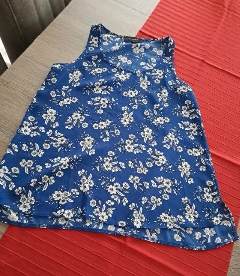 Atmosphere blauw topje met bloemen 34, Kleding | Dames, Topjes, Blauw, Ophalen of Verzenden, Zo goed als nieuw, Zonder mouw