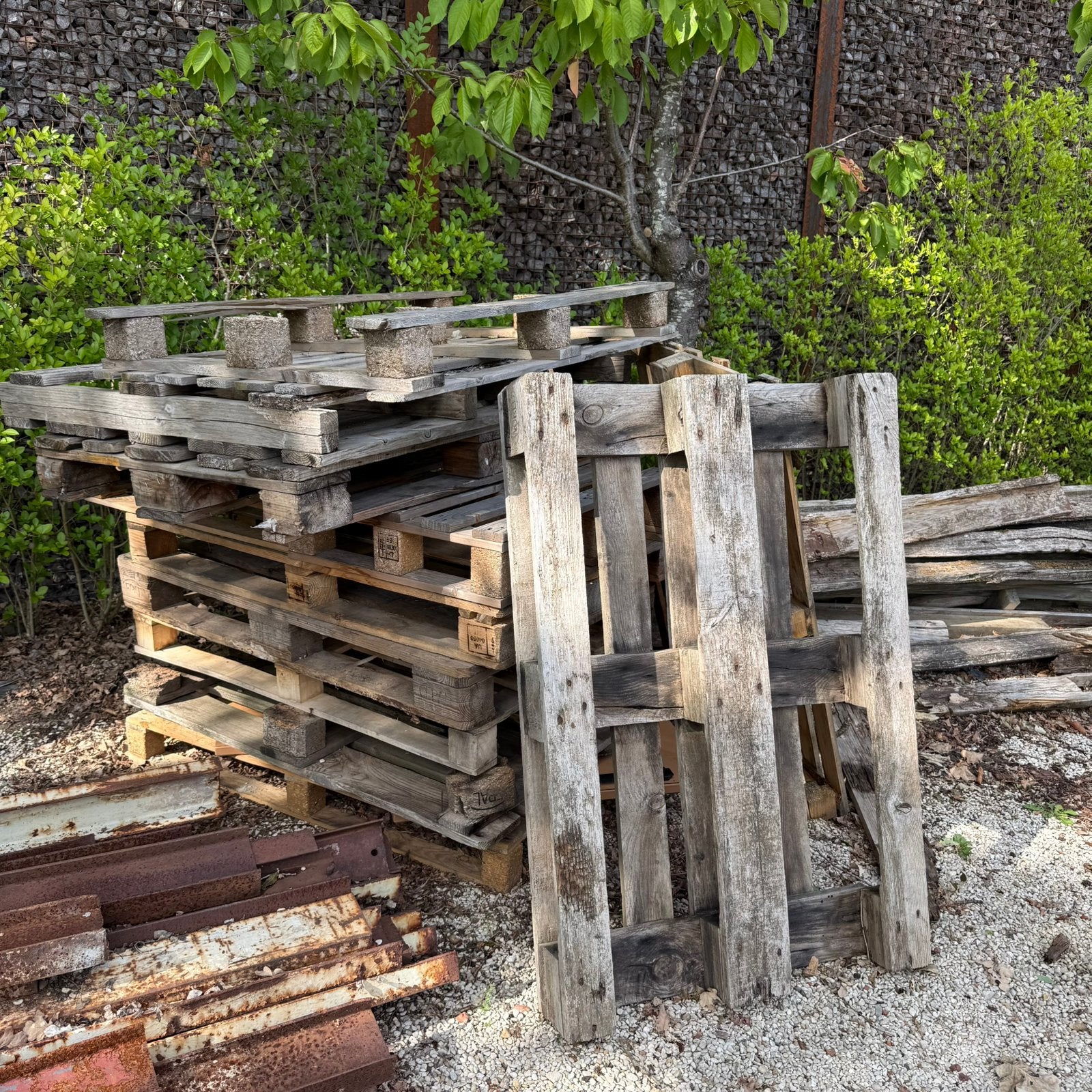 GRATIS – houten paletten, planken en resthout, Enlèvement