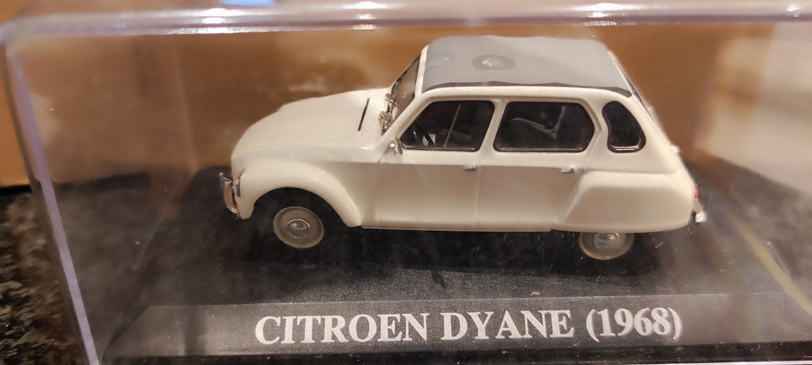 Citroën Dyane 1968 beige 1:43 in vitrinedoosje, Ophalen of Verzenden