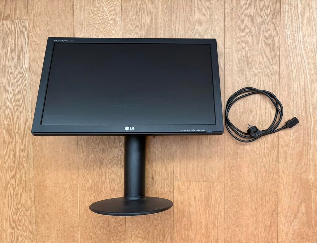 LG Flattron W2442PA, Computers en Software, Ophalen, In hoogte verstelbaar, Zo goed als nieuw, HDMI