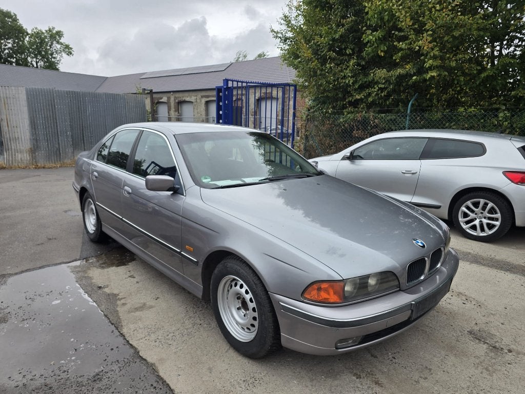 bmw 520i essence 1996 e39 ancêtre oldtimer 160000km bt auto, Auto's, BMW, 4 deurs, 110 kW, Sound system, Bedrijf