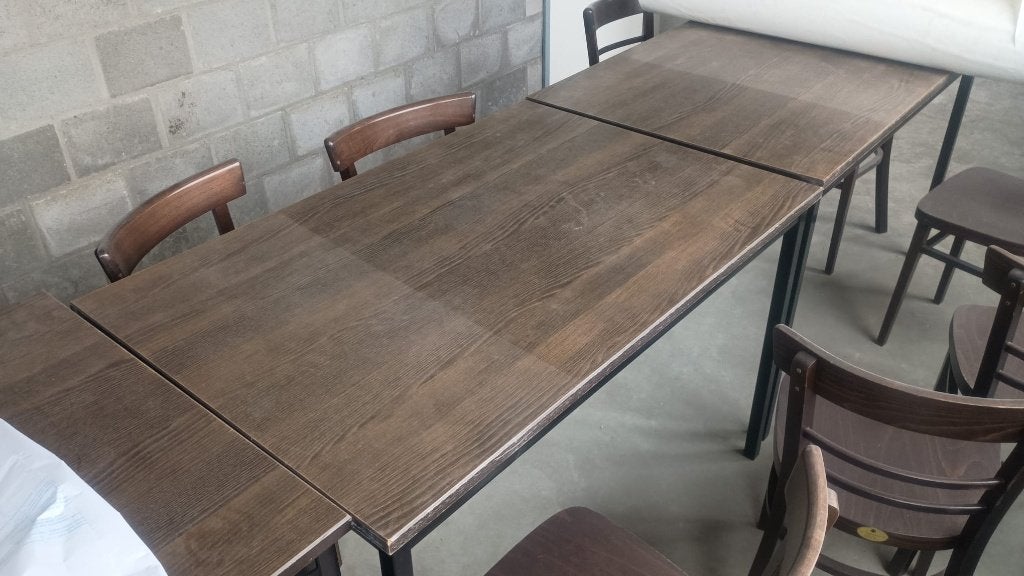 Interieur voetbal kantine, Ophalen