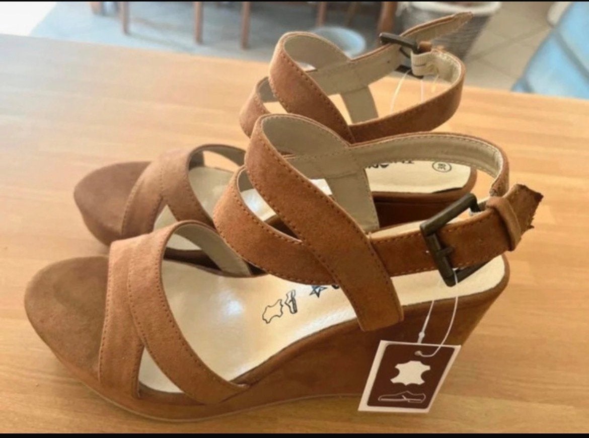 Sandalen nieuw Cognac suede achtig maat 38, Ophalen of Verzenden, Nieuw, Dansschoenen
