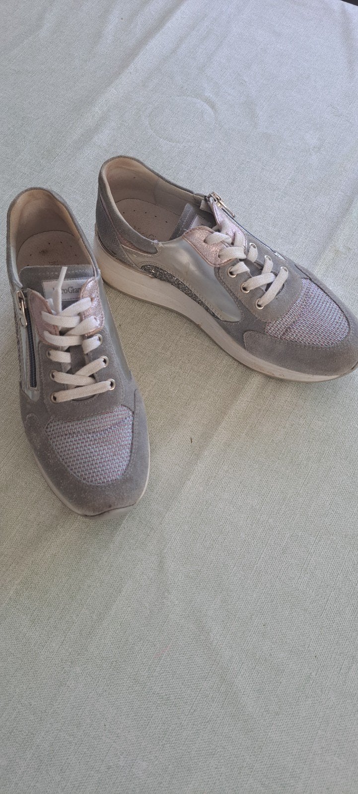 sneakers van Nero Giardini. licht blauw en zilver. maat 38., Ophalen, Overige kleuren, Zo goed als nieuw, Sneakers