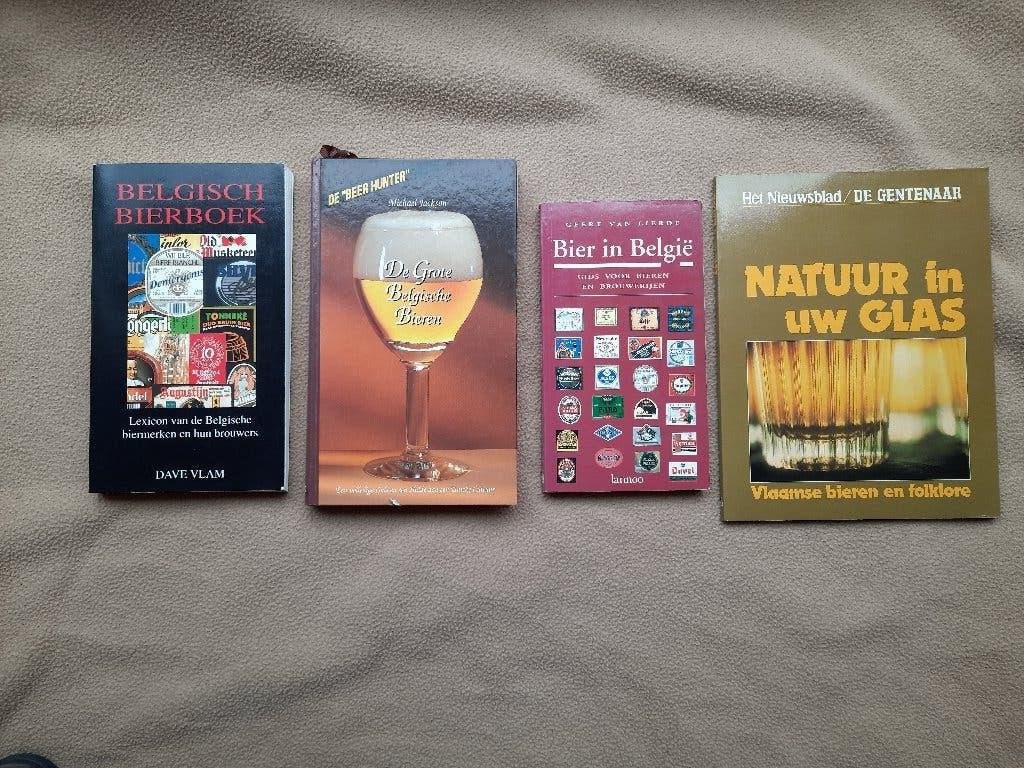 4 boeken over Belgische bieren, Livres, Partis & Groupements, Comme neuf, Autres, Enlèvement