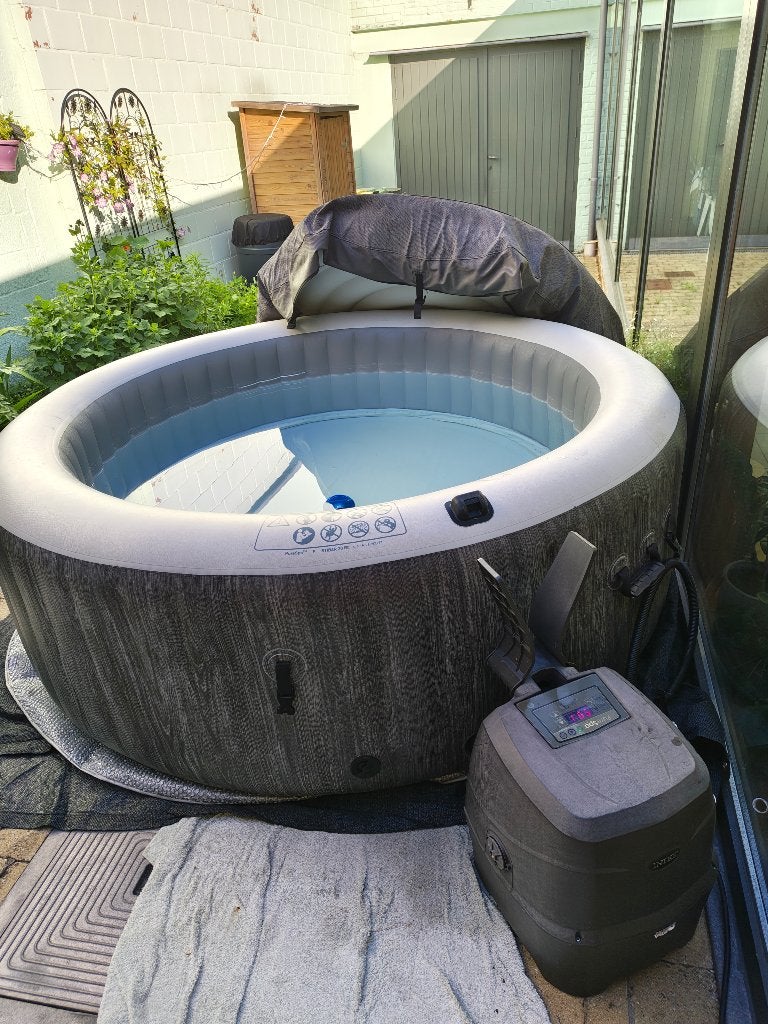 Intex jacuzzi pomp e90, Tuin en Terras, Ophalen, Gebruikt, Afdekzeil, Opblaasbaar