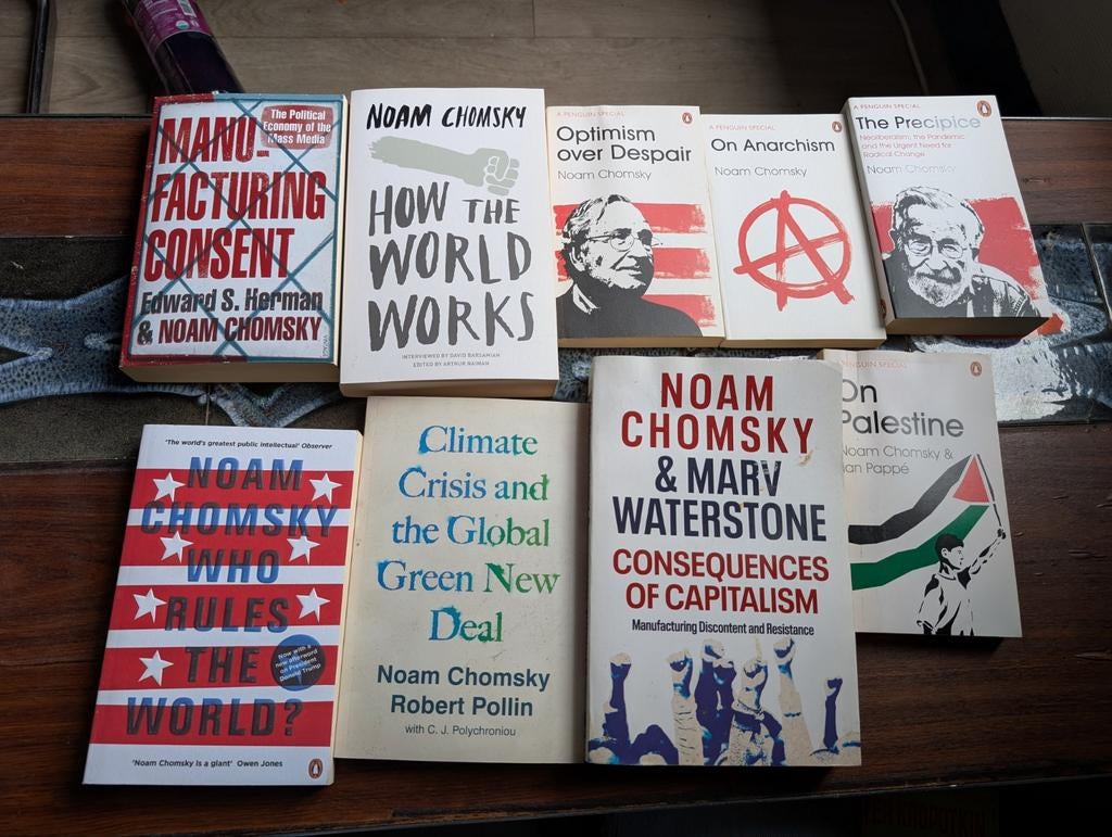 Noam Chomsky boeken collectie, Ophalen