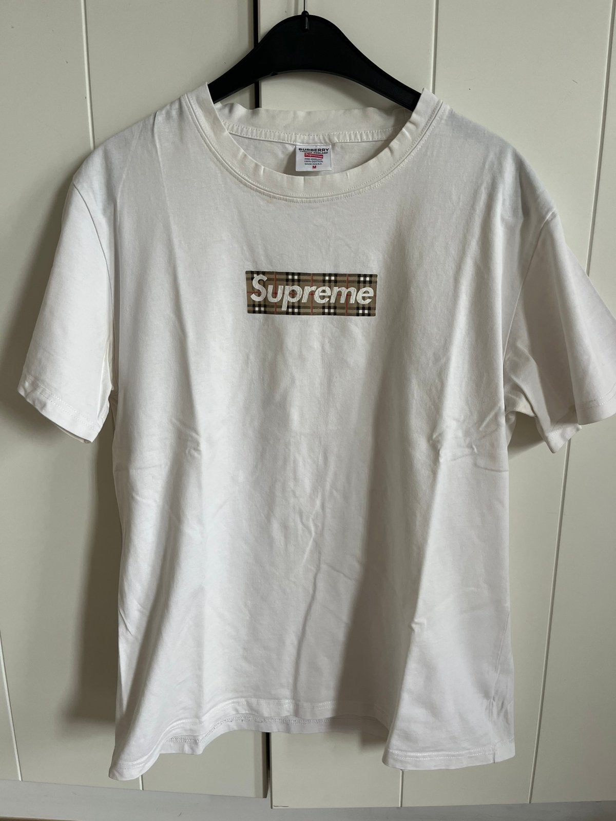 Supreme x Burberry shirt, Vêtements | Femmes, T-shirts, Enlèvement, Comme neuf, Taille 38/40 (M), Blanc