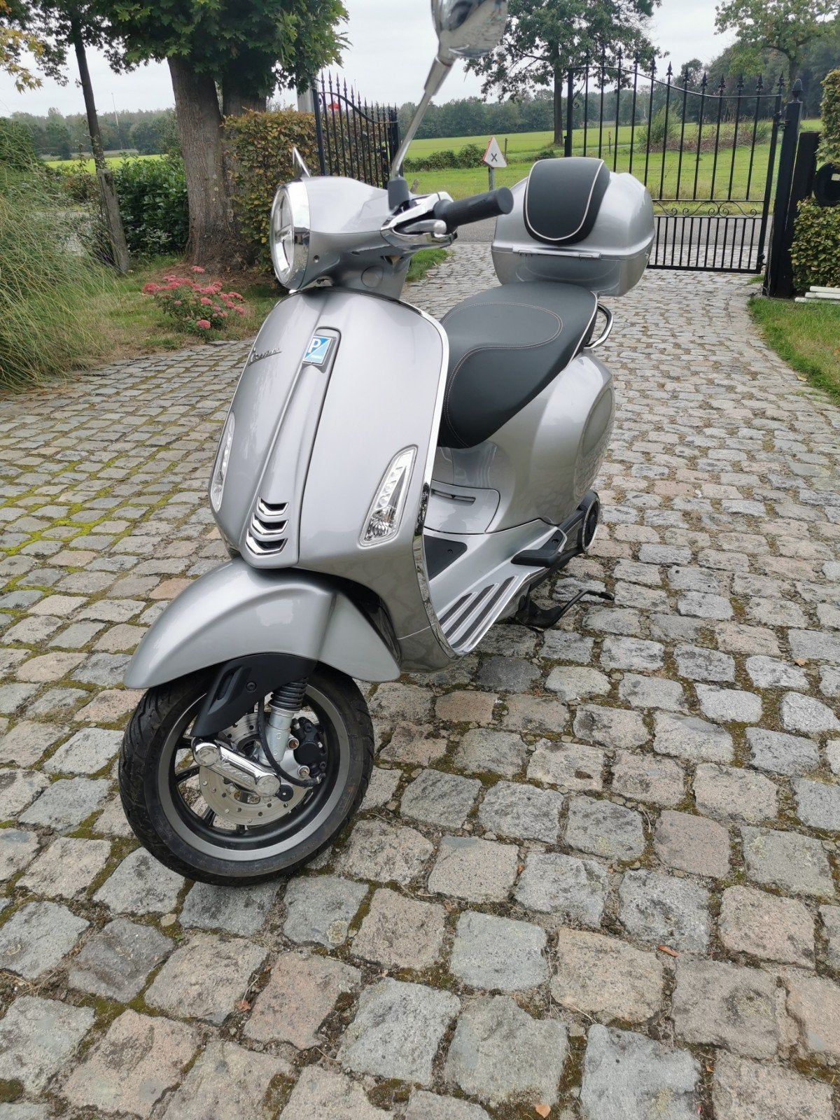 vespa primavera elettrica 45km/u.klasse b.slechts 6500 km., Fietsen en Brommers, Ophalen, Gebruikt, Elektrisch, Klasse B (45 km/u)