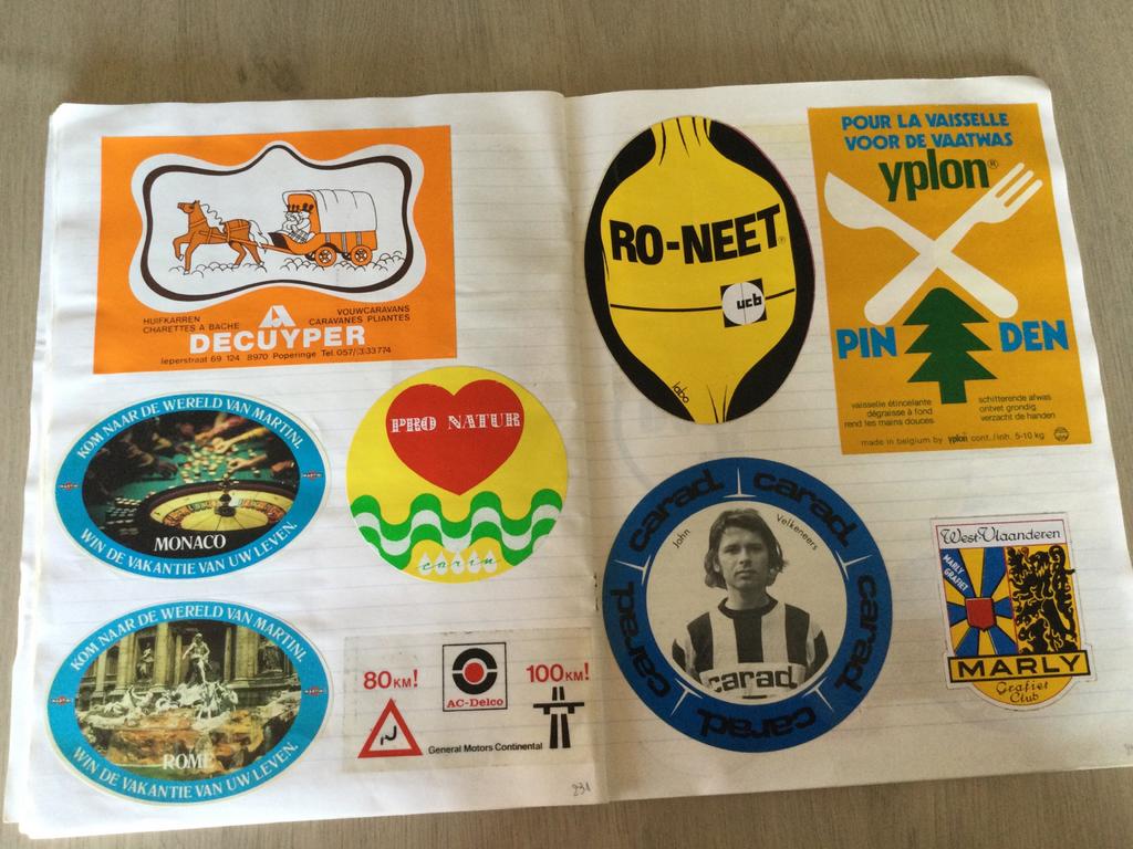 Boek vol vintage stickers - zelfklevers vanaf de jaren 1970, Verzamelen, Ophalen of Verzenden