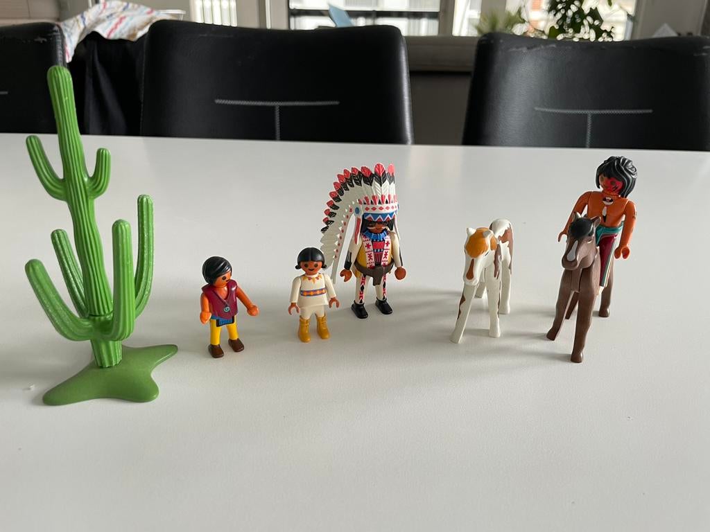 Playmobil 4 indianen figuren + 2 paarden, Kinderen en Baby's, Ophalen of Verzenden, Zo goed als nieuw