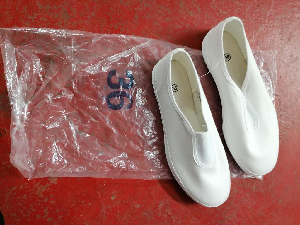 Chaussures de gym neuves blanches pointure 36, Enfants & Bébés, Neuf, Garçon ou Fille, Enlèvement ou Envoi, Chaussures