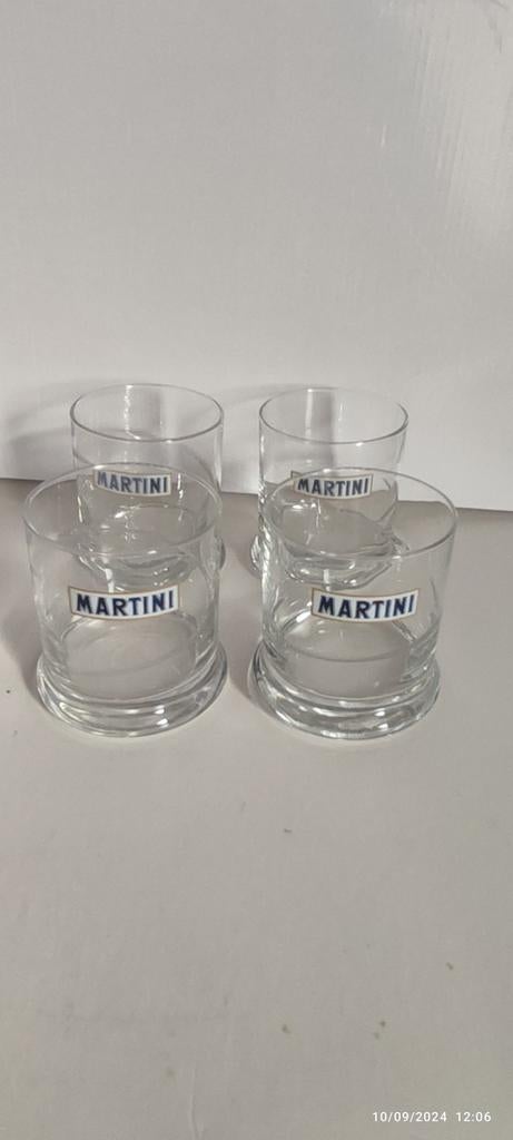 4 anciens verres MARTINI ., Enlèvement, Comme neuf, Verres et Verres à shot