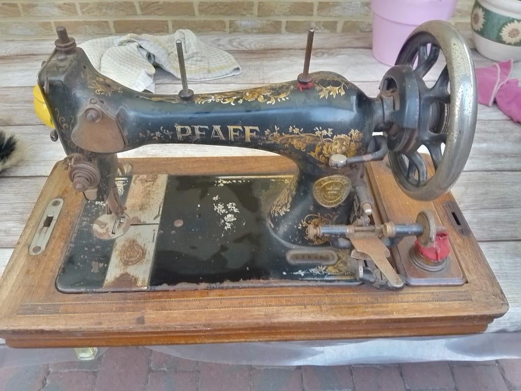 Machine à coudre ancienne Pfaff, Enlèvement