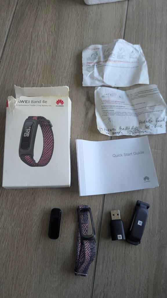 Montre intelligente Huawei Band 4e, Bijoux, Sacs & Beauté, Enlèvement ou Envoi, Comme neuf, Huawei